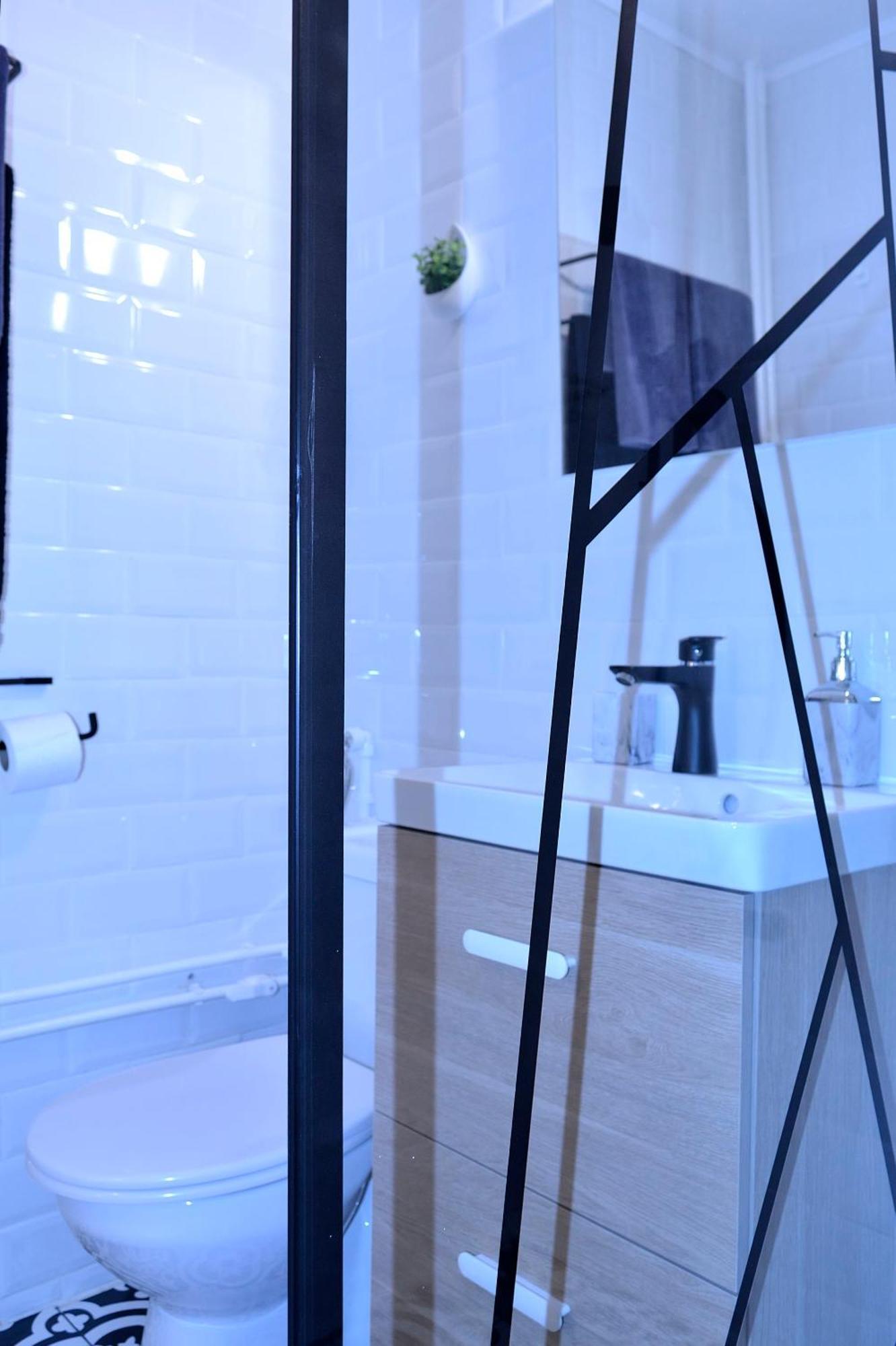 Cozy 2 Rooms Apartment Drumul Taberei Bucharest Exterior photo